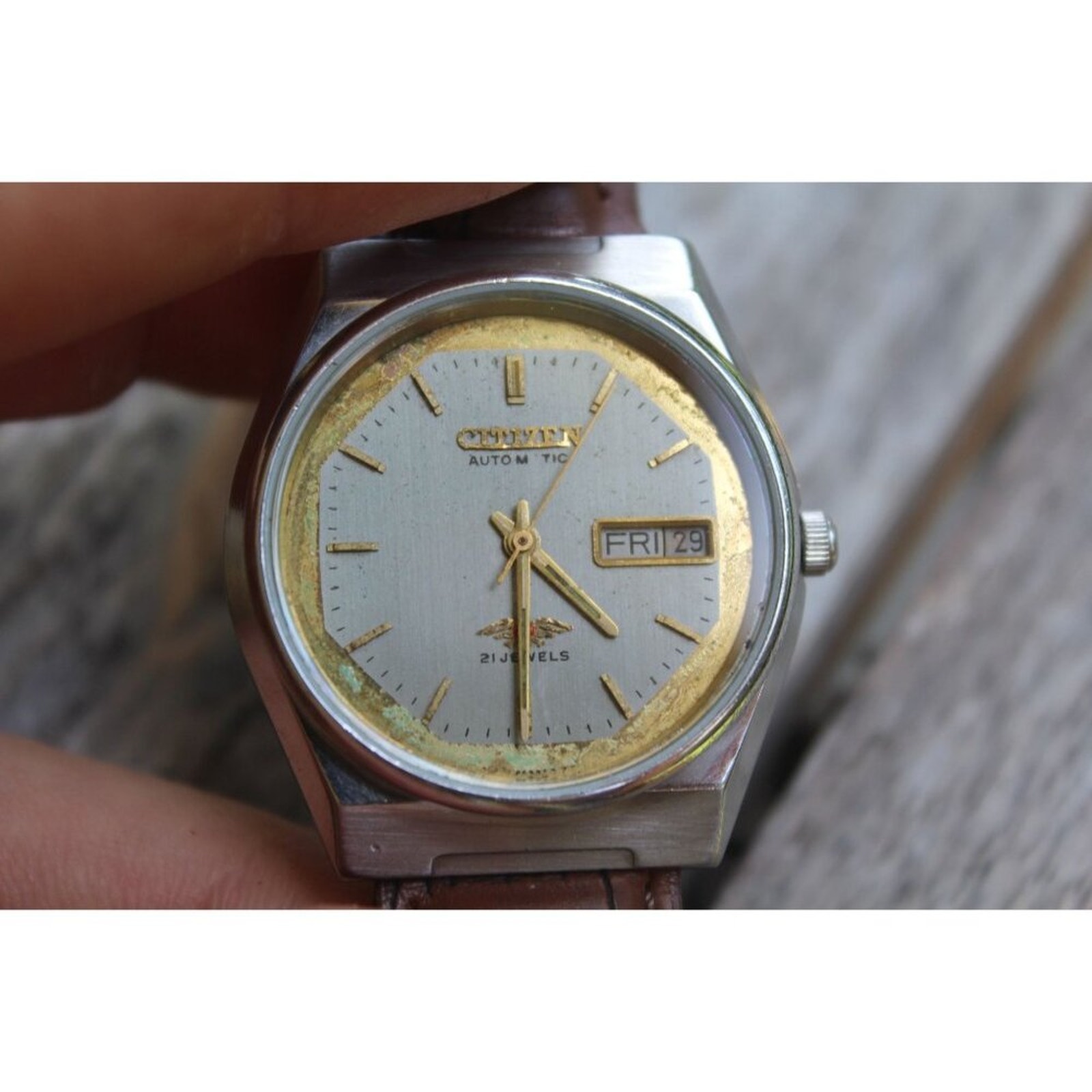 Vintage 1975 Citizen Automatic Mens Silver Watch WDaydate Gold Accents Vintage 1975 Citizen Automatic Mens Silver Watch WDaydate Gold Accents